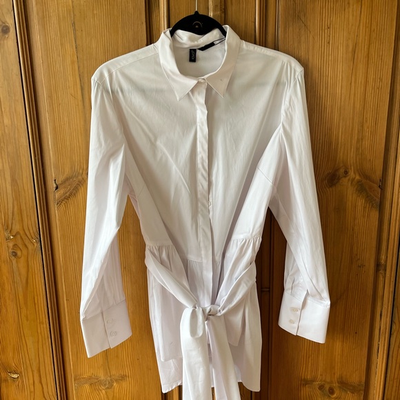White blouse by Ravel. Never worn. Size XL. - Picture 1 of 4